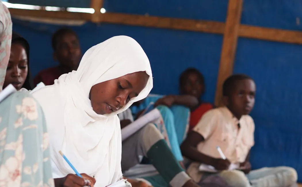 Chad_Sudanese-refugee-girl-Isra-dreams-of-becoming-a-doctor