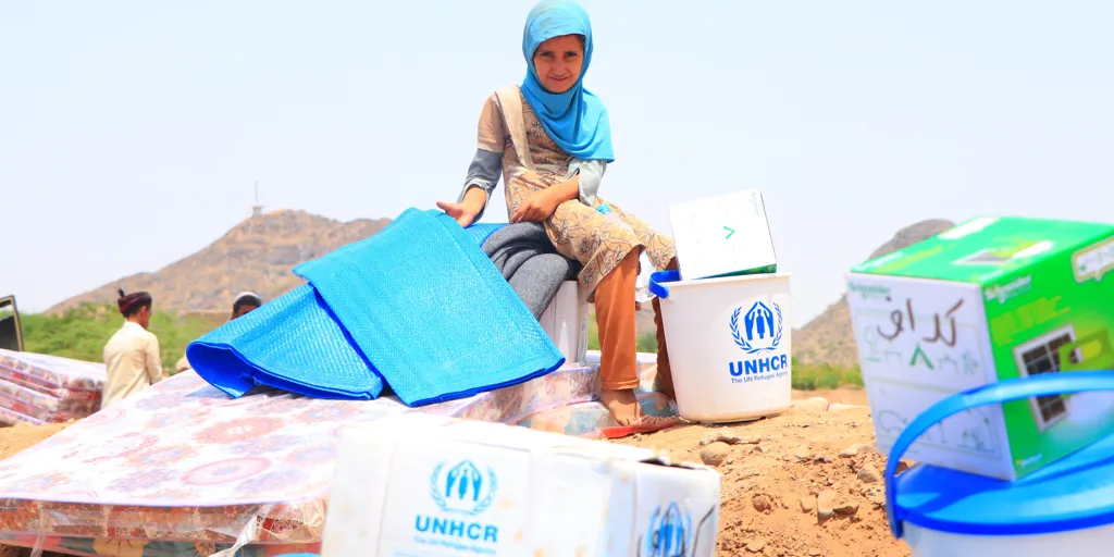 Tile Yemen Displaced Families Receive Essential Items