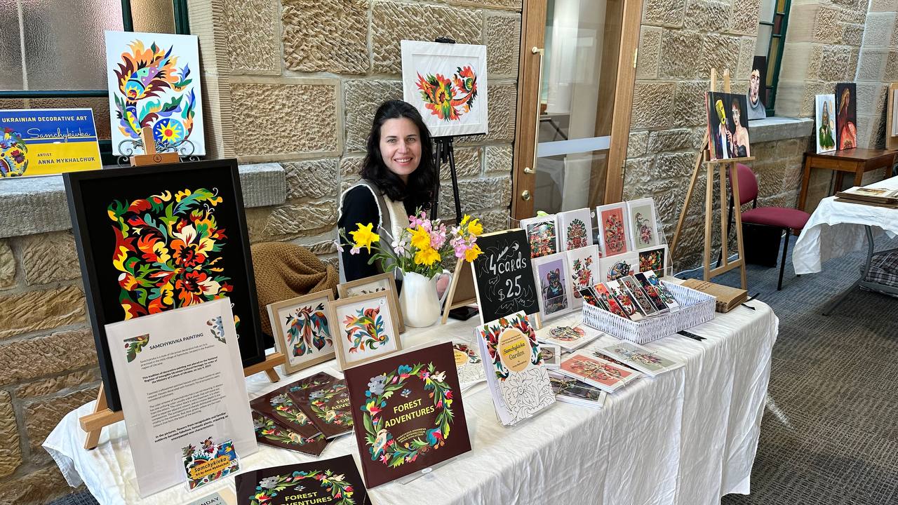 Australia. Anna Mykhalchuk At Her Stall At The Salamanca Markets, Hobart.
