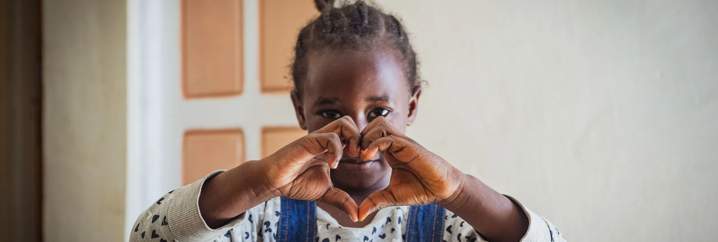 Tunisia_The-UN-refugee-agency-and-partners-distributed-clothing-donated-by-UNIQLO