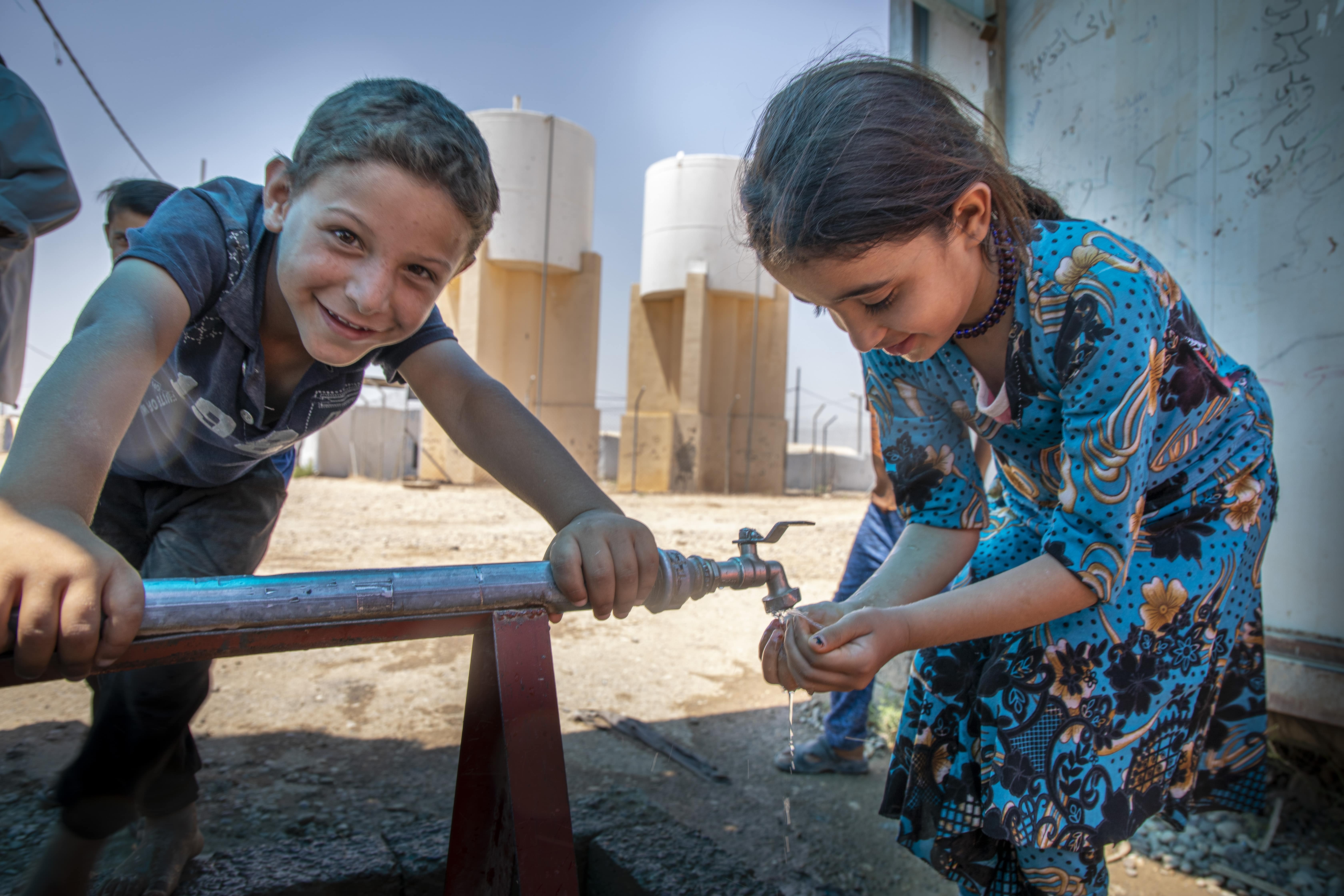 banner_syria_boy-and-girl-with-communal-water-tap