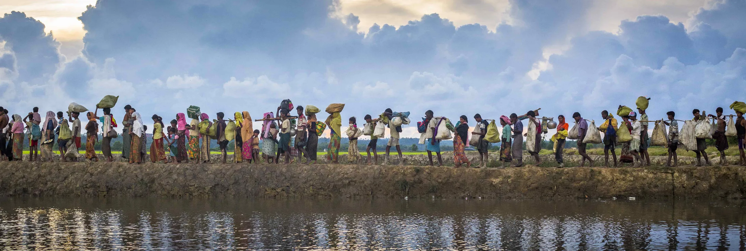 Bangladesh_Thousands-of-new-Rohingya-refugee-arrivals-cross-the-border